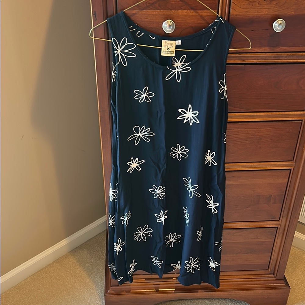 Free Wear (by Johnathon Hoenscheidt) Sleeveless dress w/ White Flowers, sz small